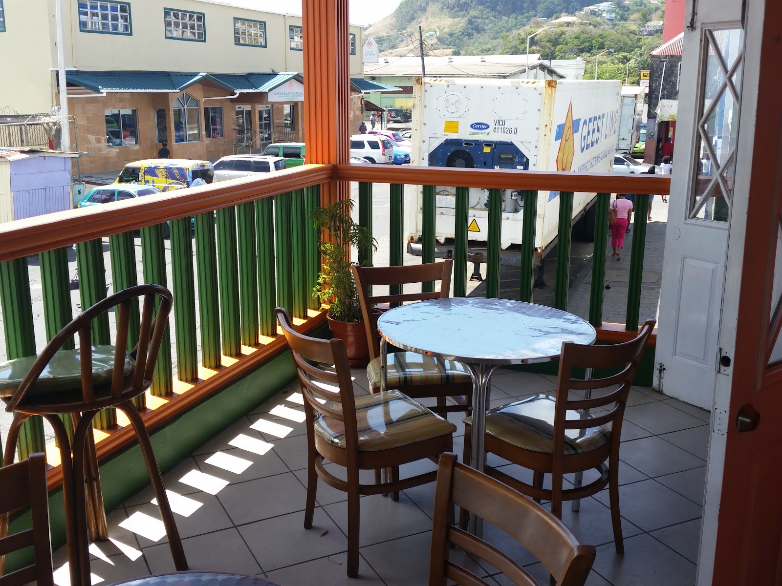 Vee Jay's | Restaurant & Bar