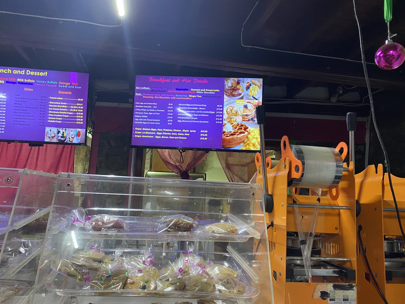 Smoothilicious Restaurant and Cafe: Breakfast, burgers ,wings and shakes, Boba teas